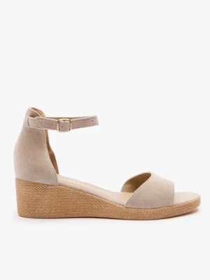 Piaskowe sandały na koturnie Ryłko