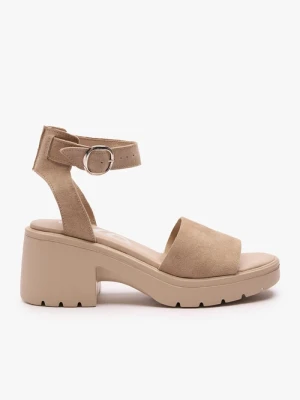 Piaskowe sandały na traperowym spodzie Ryłko