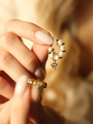 Pierres delicates Pozłacane kolczyki-półkreole z perłami i cyrkoniami rozmiar: onesize