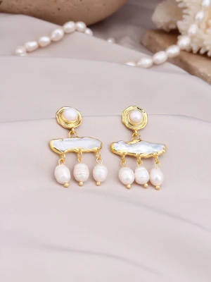 Pierres delicates Pozłacane kolczyki-wkrętki z masą perłową rozmiar: onesize