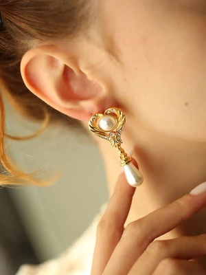 Pierres delicates Pozłacane kolczyki-wkrętki z perłami i cyrkoniami rozmiar: onesize