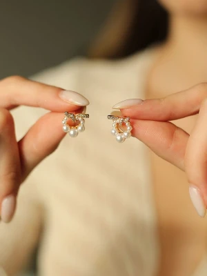 Pierres delicates Pozłacane kolczyki-wkrętki z perłami i cyrkoniami rozmiar: onesize