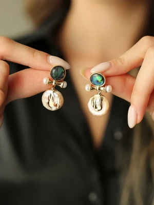 Pierres delicates Pozłacane kolczyki-wkrętki z perłami i masą perłową rozmiar: onesize