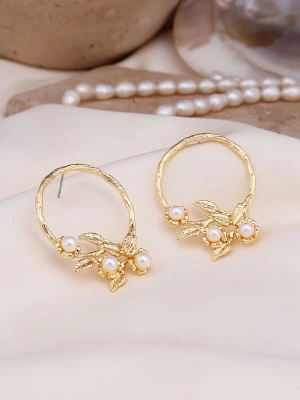 Pierres delicates Pozłacane kolczyki-wkrętki z perłami rozmiar: onesize