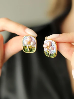 Pierres delicates Pozłacane kolczyki-wkrętki z perłami rozmiar: onesize