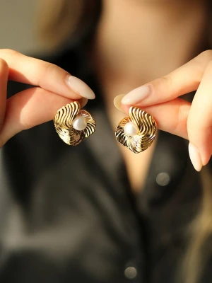 Pierres delicates Pozłacane kolczyki-wkrętki z perłami rozmiar: onesize