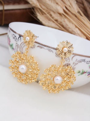 Pierres delicates Pozłacane kolczyki-wkrętki z perłami syntetycznymi rozmiar: onesize