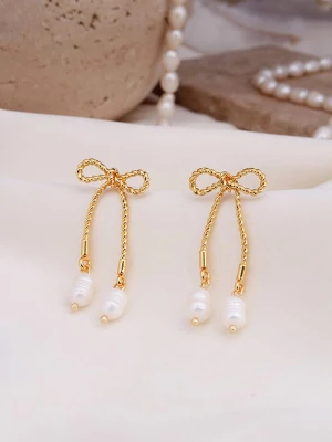 Pierres delicates Pozłacane kolczyki-wkrętki z perłami syntetycznymi rozmiar: onesize