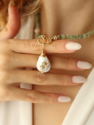 Pierres delicates Pozłacany naszyjnik z elementami ozdobnymi - dł. 45 cm rozmiar: onesize