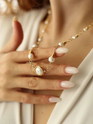 Pierres delicates Pozłacany naszyjnik z elementami ozdobnymi - dł. 50 cm rozmiar: onesize