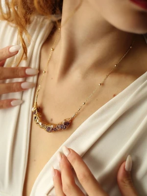 Pierres delicates Pozłacany naszyjnik z elementem ozdobnym - dł. 50 cm rozmiar: onesize