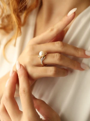 Pierres delicates Pozłacany pierścionek z perłą i cyrkoniami rozmiar: onesize