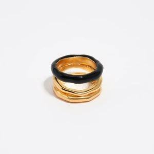 Pierścionek faktura paski złoty i czarny lakier BIMBA Y LOLA