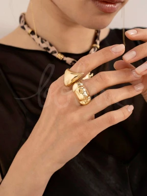 Pierścionek Noeline – złoty pierścień o organicznej formie Bohm Paris