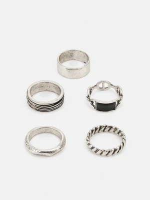 Pierścionek Pier One