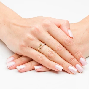 Pierścionek ze złota gwóźdź z białymi cyrkoniami Filipowicz