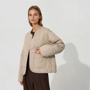 Pikowana beżowa kurtka bez kołnierza o pudełkowym kroju House