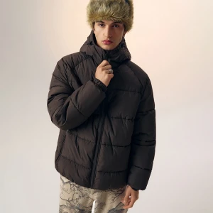 Pikowana brązowa kurtka zimowa z kapturem House