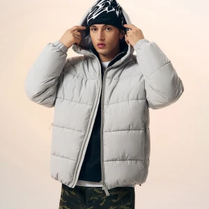 Pikowana jasnobeżowa kurtka zimowa z kapturem House