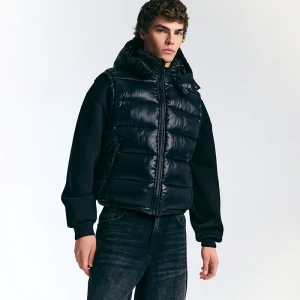 Pikowana kamizelka z kapturem czarna House