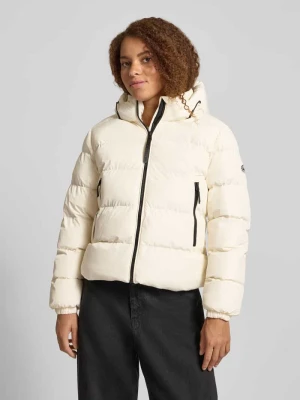 Pikowana kurtka o kroju regular fit z wytłoczonym logo model ‘Sports’ Superdry
