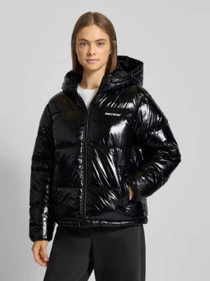 Pikowana kurtka z kapturem i wyhaftowanym logo REVIEW