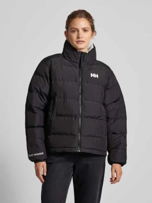 Pikowana kurtka z kapturem z nadrukiem z logo Helly Hansen