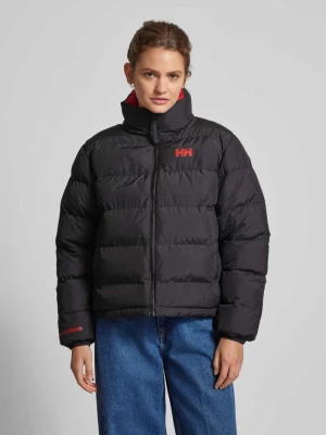 Pikowana kurtka z kapturem z nadrukiem z logo Helly Hansen