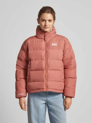 Pikowana kurtka z kapturem z nadrukiem z logo Helly Hansen