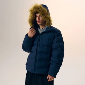 Pikowana kurtka zimowa z kapturem odpinanym futerkiem granatowa House