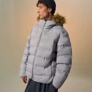 Pikowana kurtka zimowa z kapturem odpinanym futerkiem szara House