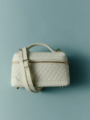 Pikowana torebka kuferek w kremowym kolorze TARANKO