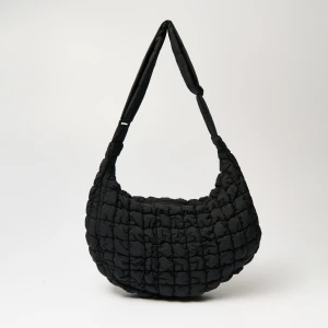 Pikowana torebka typu sack czarna House