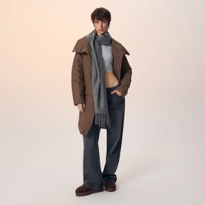 Pikowany brązowy płaszcz z wysoką stójką i paskiem House