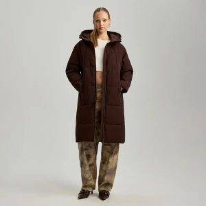 Pikowany płaszcz puffer z kapturem brązowy House