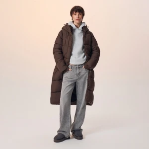 Pikowany płaszcz z kapturem i napami brązowy House