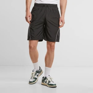 Urban Classics Piped Panel Trackshorts mężczyźni Szorty sportowe czarny rozmiar Odzież