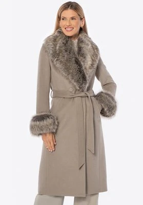 Płaszcz damski z wełną i futrzanymi elementami ciemny beż Wittchen