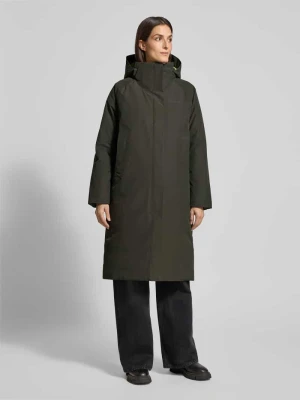 Płaszcz funkcyjny o kroju regular fit z detalem z logo model ‘TREELINE DOWN’ Peak Performance