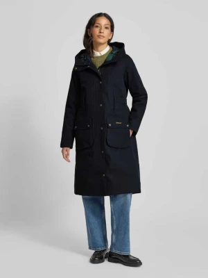 Płaszcz funkcyjny o kroju regular fit z mieszanki bawełny model ‘BAMBURGH’ Barbour Granatowy