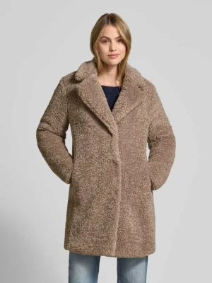 Płaszcz o kroju relaxed fit ze sztucznego futra z kołnierzem z połami WHITE LABEL