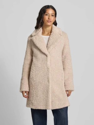 Płaszcz o kroju relaxed fit ze sztucznego futra z kołnierzem z połami WHITE LABEL