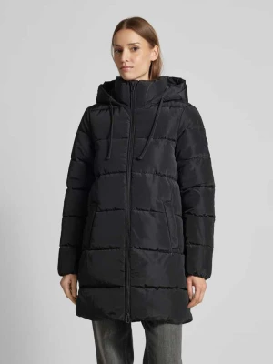 Płaszcz pikowany o kroju comfort fit z kapturem i stójką Tom Tailor