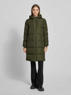 Płaszcz pikowany o kroju regular fit z dodatkowymi mankietami model ‘BEE’ Pieces