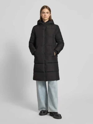 Płaszcz pikowany o kroju regular fit z dodatkowymi mankietami model ‘BEE’ Pieces