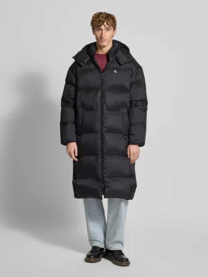 Płaszcz pikowany o kroju regular fit z nadrukiem z logo Calvin Klein Jeans