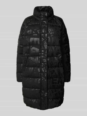 Płaszcz pikowany o kroju regular fit z nadrukiem z logo na całej powierzchni model ‘Caban’ EA7 Emporio Armani