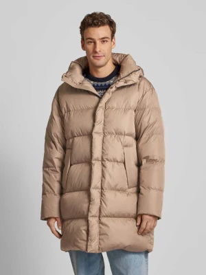 Płaszcz pikowany o kroju regular fit z wypełnieniem puchem i pierzem Roy Robson