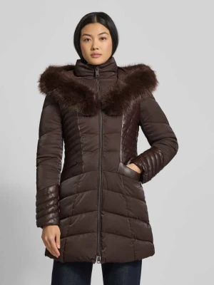 Płaszcz pikowany o kroju regular fit z zamkiem błyskawicznym dwustronnym model ‘Oxana’ Guess