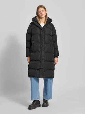 Płaszcz pikowany z kapturem i wpuszczanymi kieszeniami Superdry